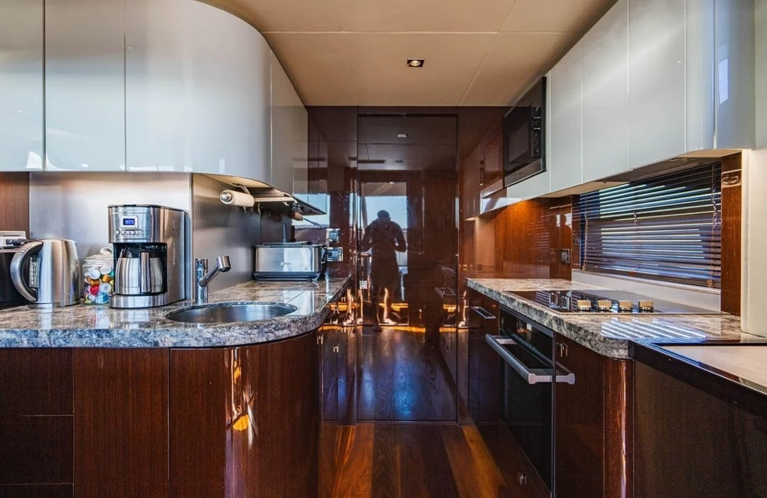 An image of Golden Ours yacht