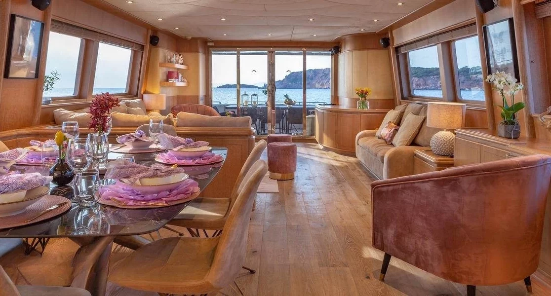 An image of Hammerhead yacht