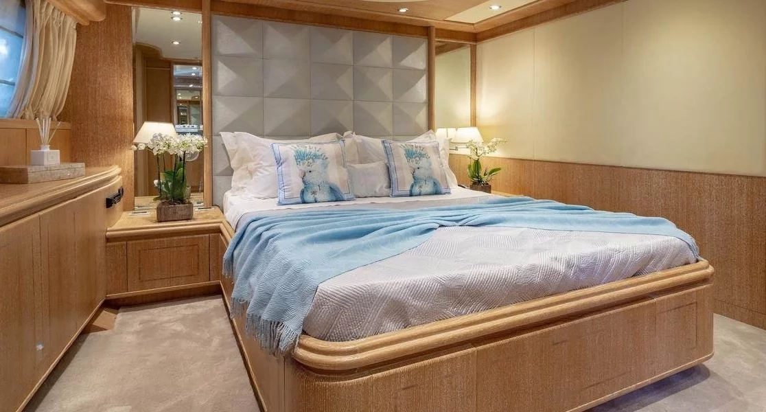 An image of Hammerhead yacht