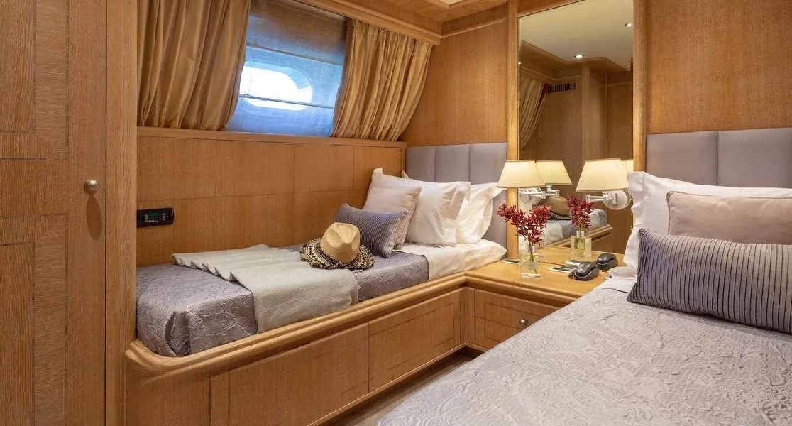 An image of Hammerhead yacht