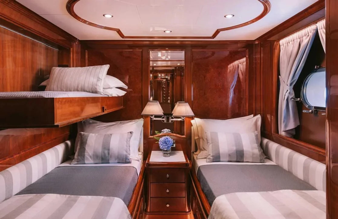 An image of Oak yacht