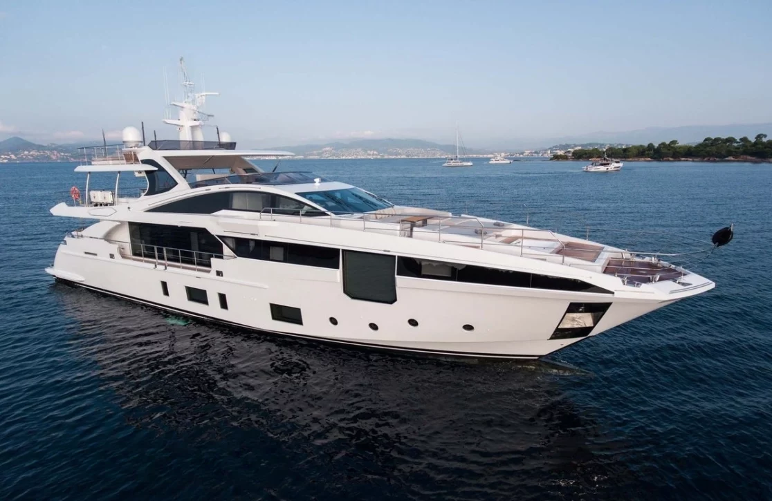 An image of Heed yacht