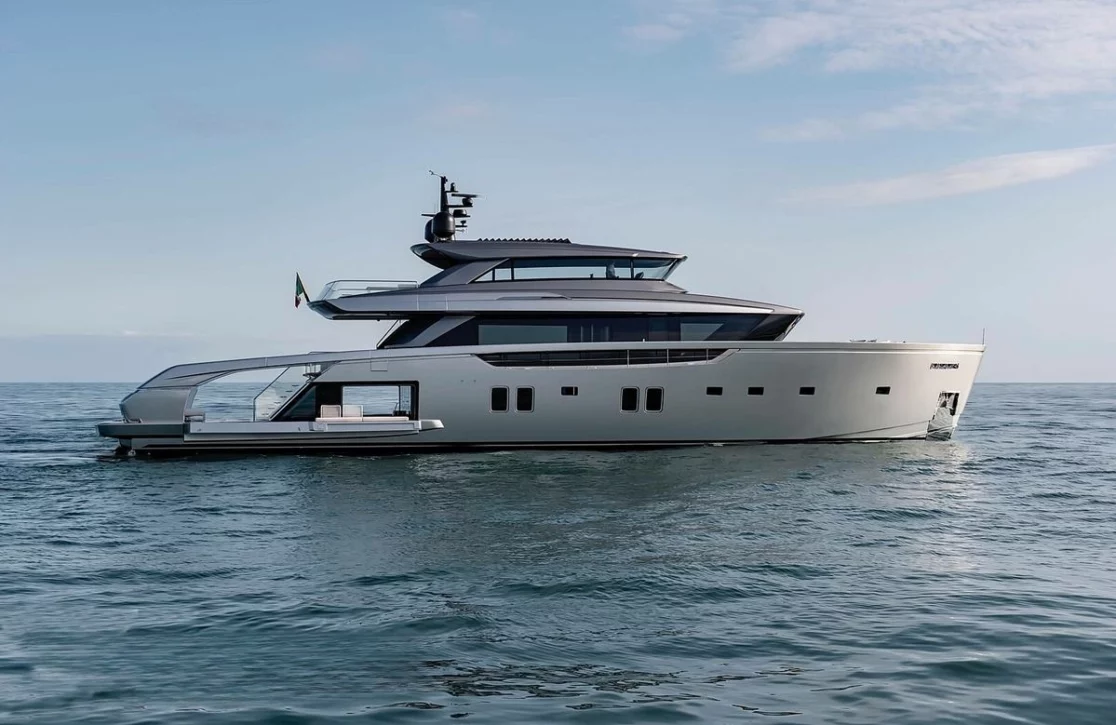 An image of Hm 1 yacht
