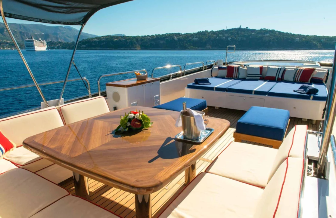 An image of Element yacht