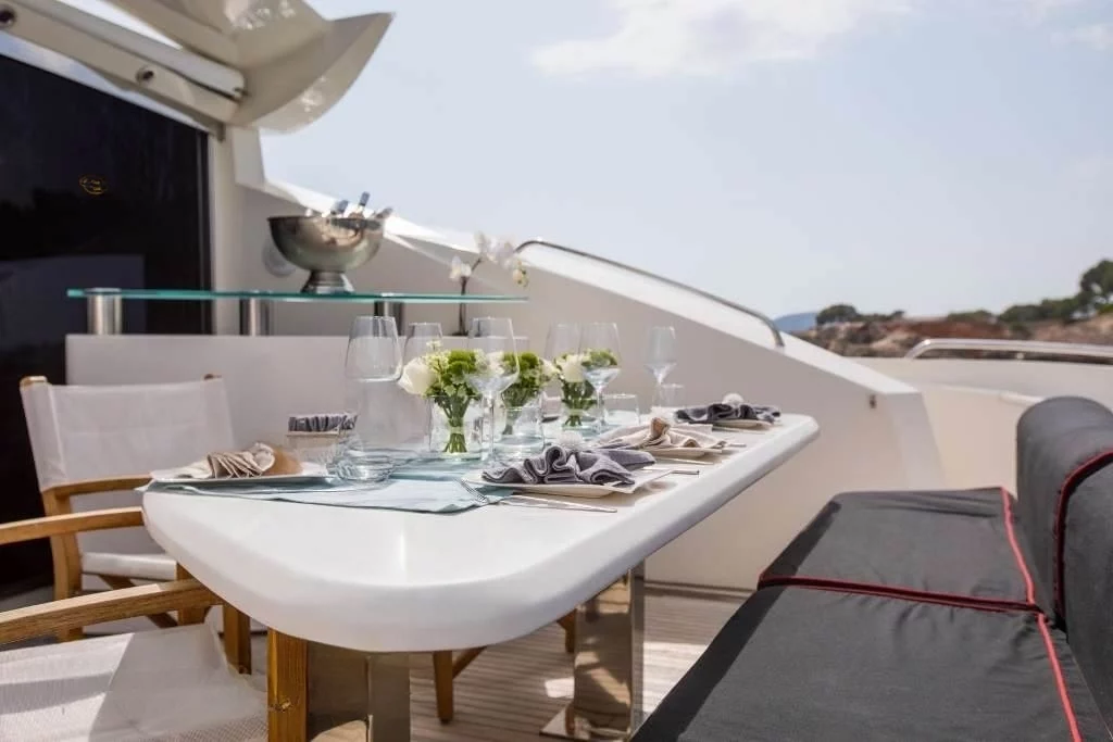 An image of Infinito yacht