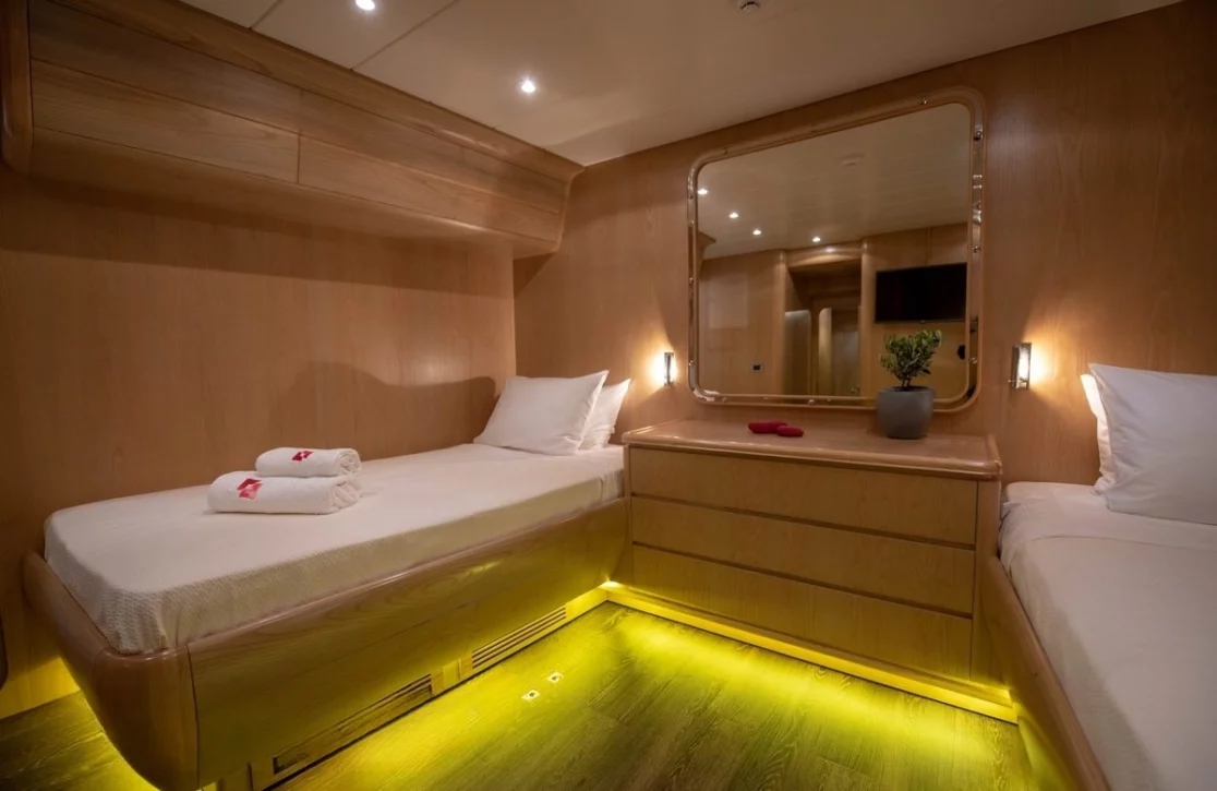 An image of Kiss yacht
