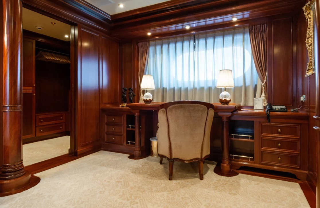 An image of Apogee yacht