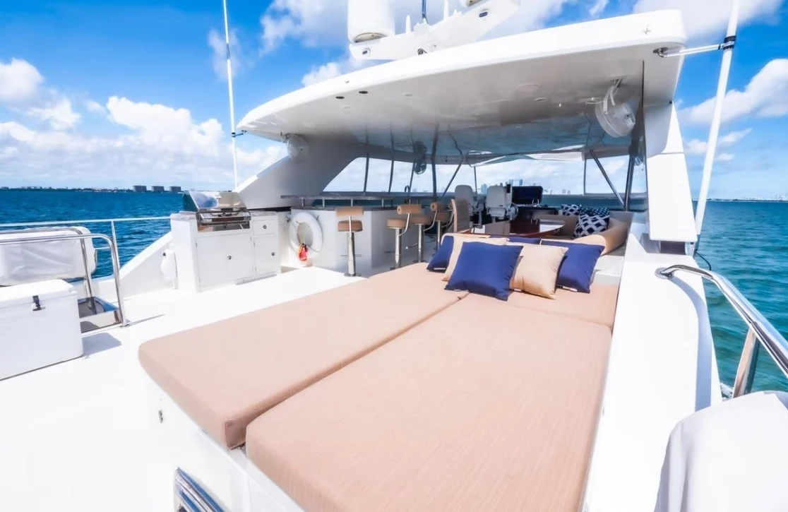 An image of Live Mas yacht