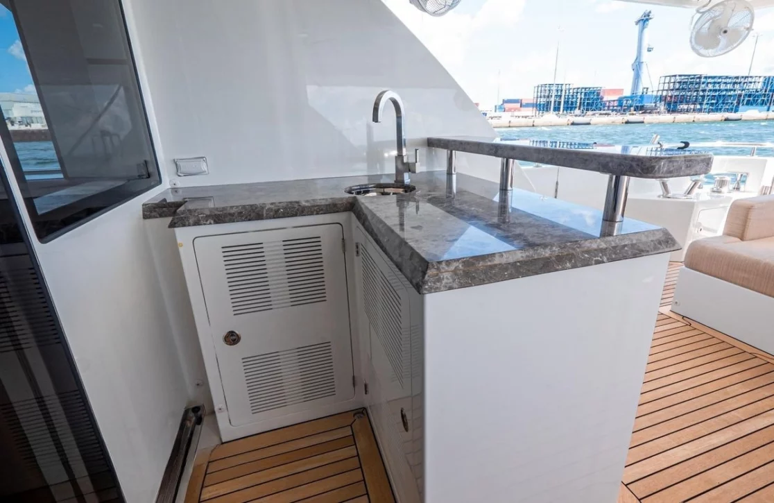 An image of Live Mas yacht