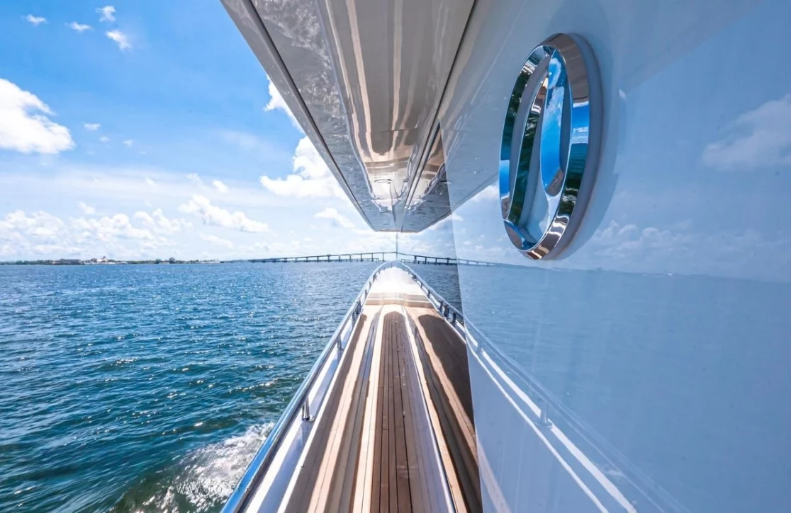 An image of Live Mas yacht
