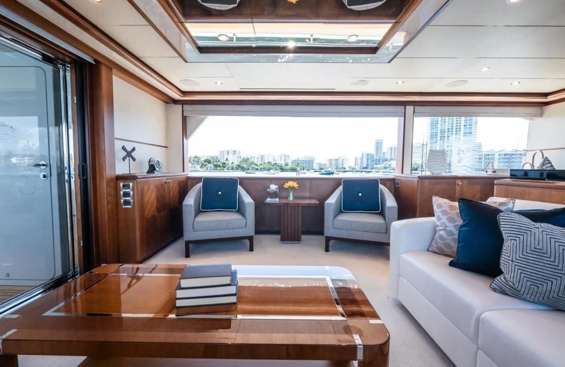 An image of Live Mas yacht