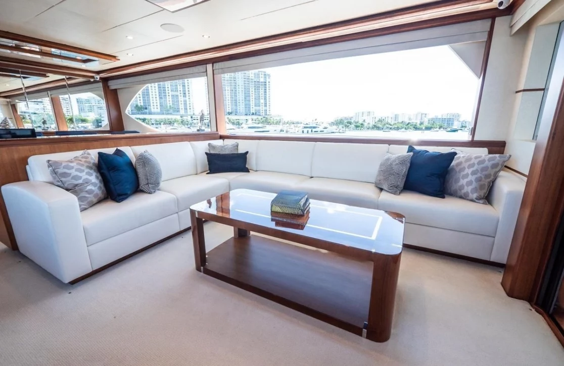 An image of Live Mas yacht