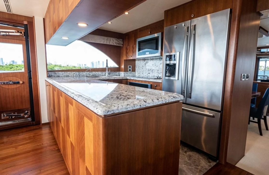 An image of Live Mas yacht