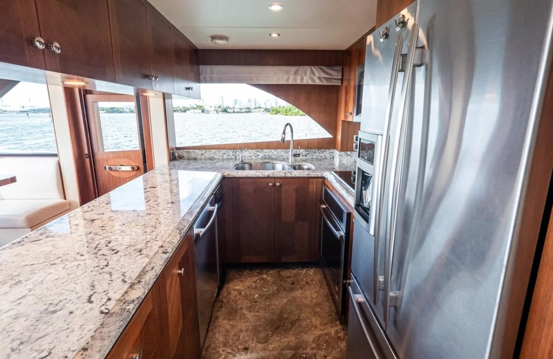 An image of Live Mas yacht