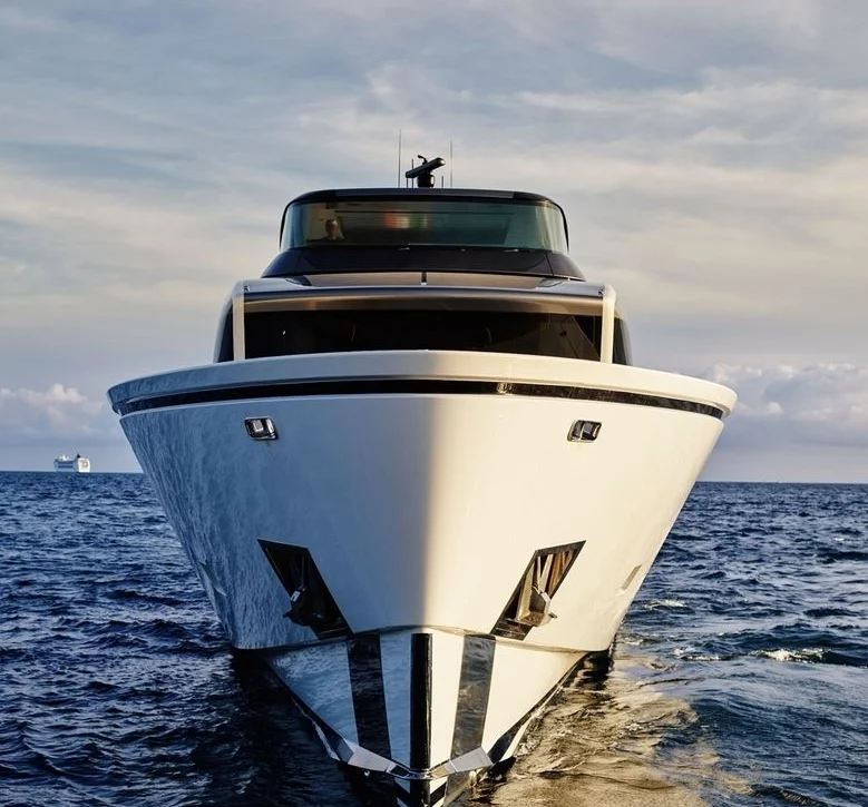 An image of Luar yacht