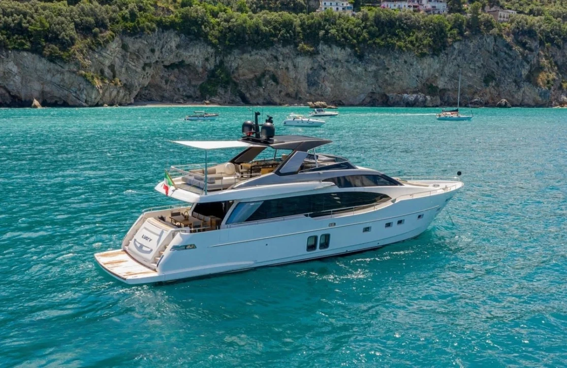 An image of Lucky yacht