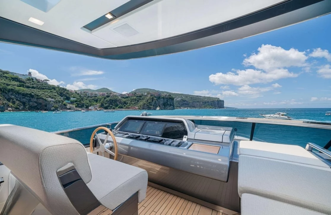 An image of Lucky yacht