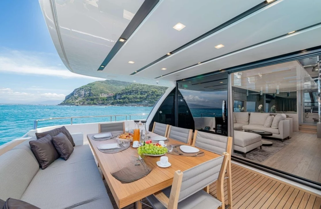 An image of Lucky yacht