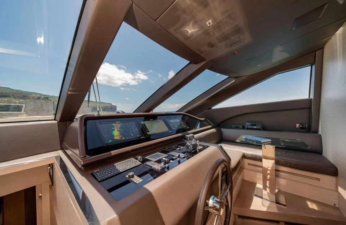 An image of Lucky yacht