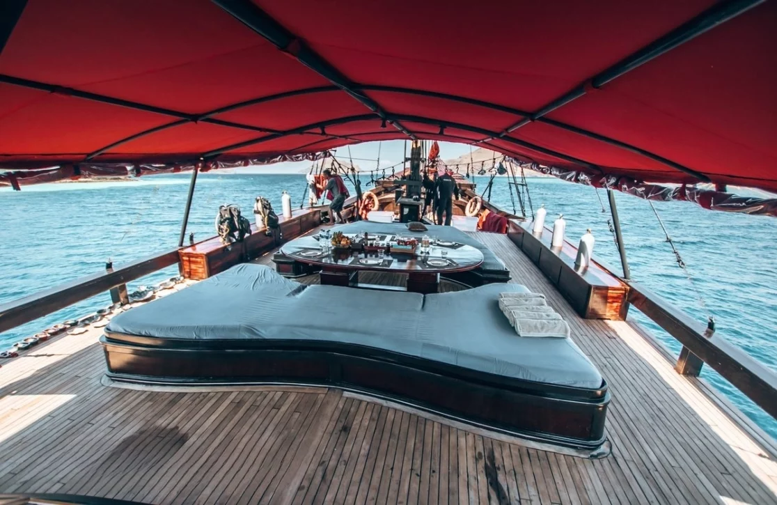 An image of Manta Mae yacht