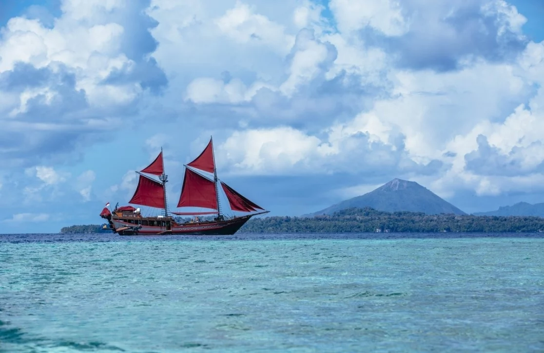 An image of Manta Mae yacht