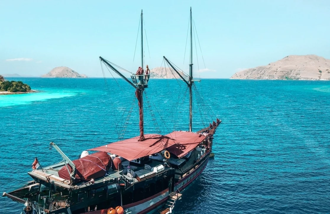 An image of Manta Mae yacht