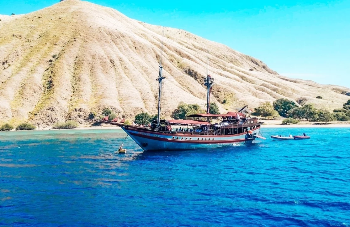 An image of Manta Mae yacht