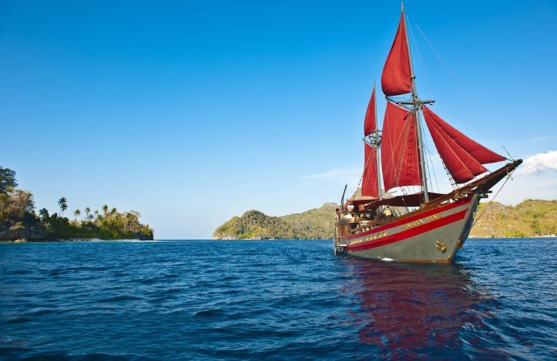 An image of Manta Mae yacht