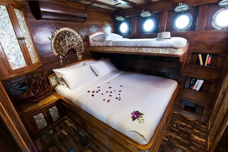 An image of Manta Mae yacht