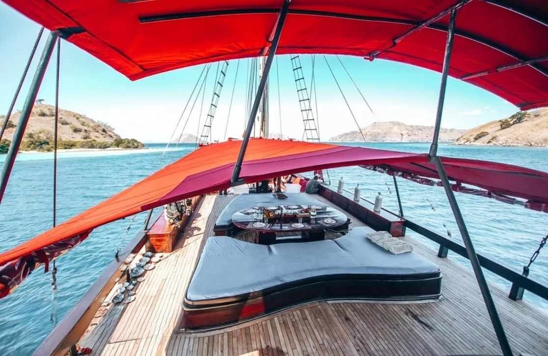 An image of Manta Mae yacht