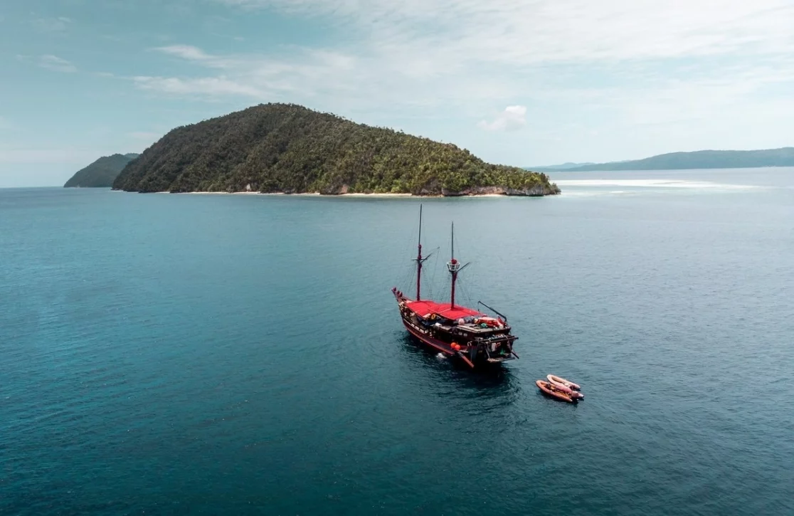 An image of Manta Mae yacht