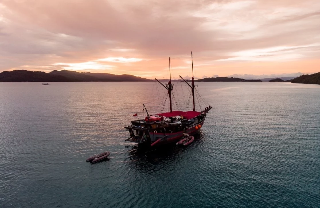 An image of Manta Mae yacht