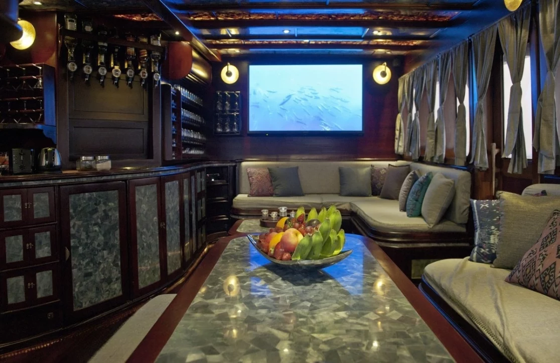 An image of Manta Mae yacht