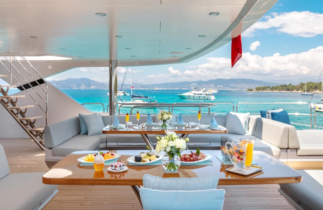 An image of Arados yacht