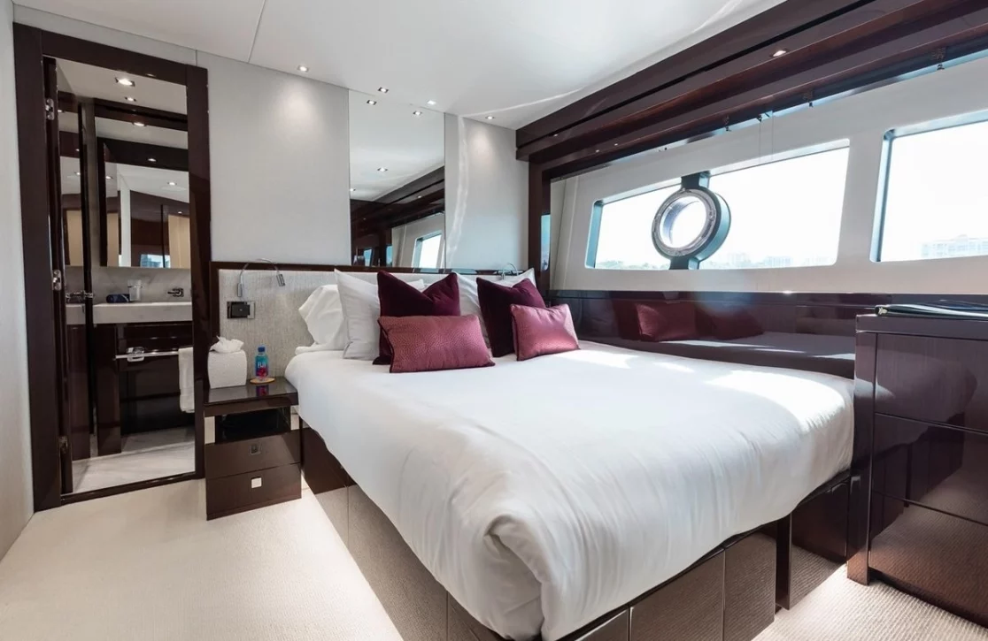 An image of Mirracle yacht