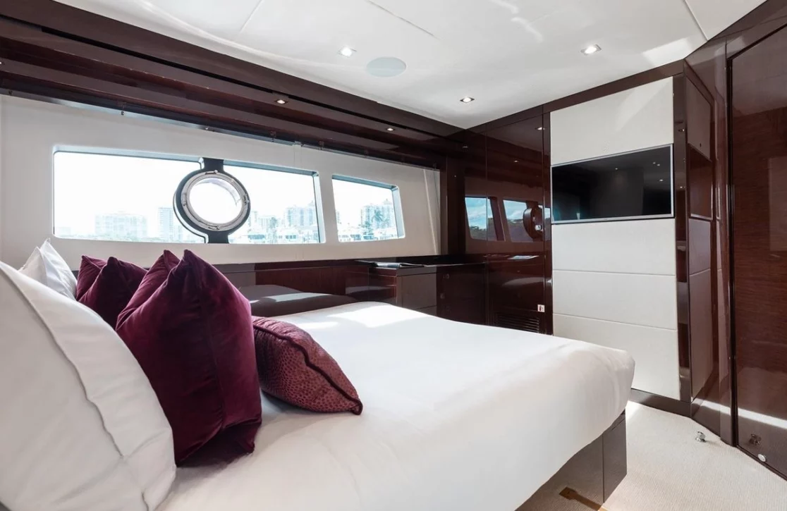 An image of Mirracle yacht