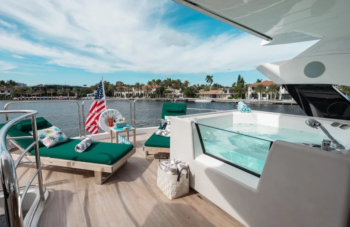 An image of Mirracle yacht