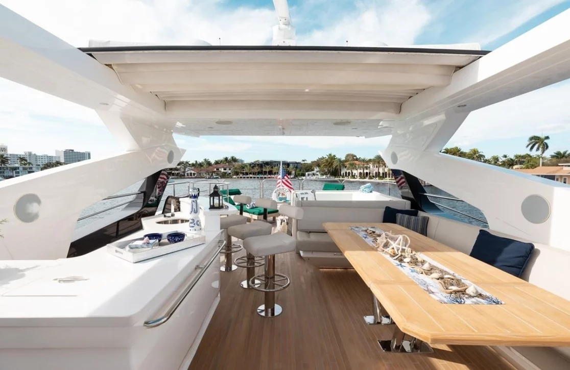 An image of Mirracle yacht