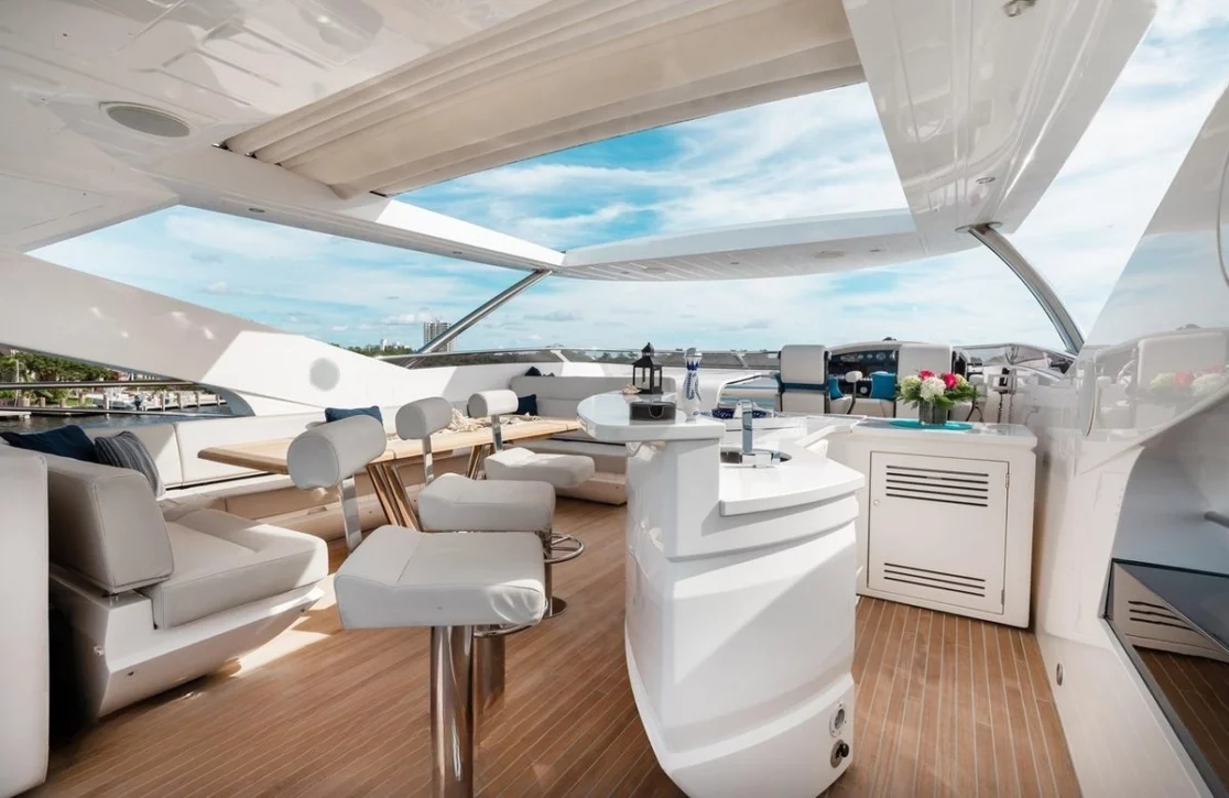 An image of Mirracle yacht