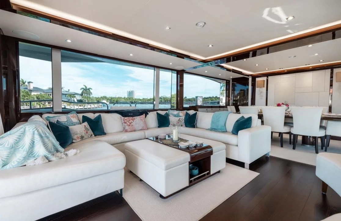 An image of Mirracle yacht