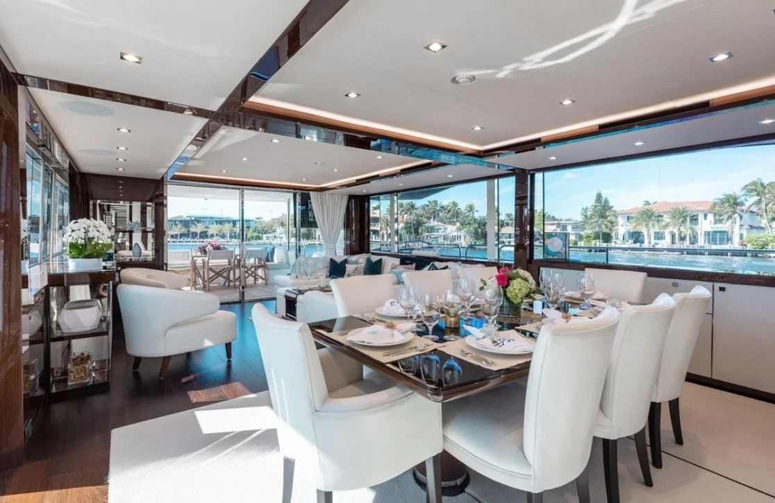 An image of Mirracle yacht