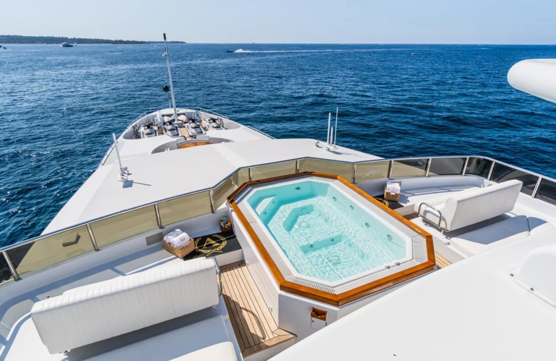 An image of Apogee yacht