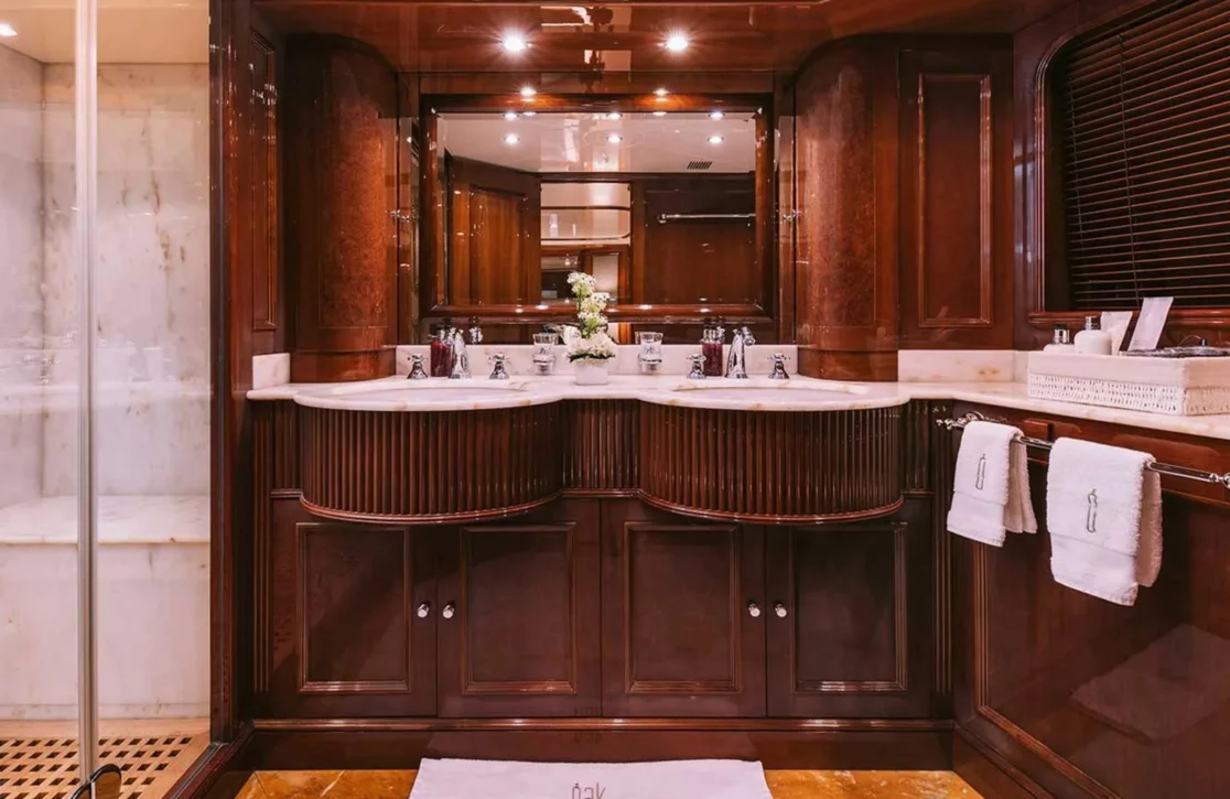An image of Oak yacht