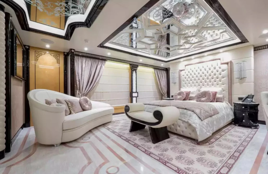 An image of Elements yacht