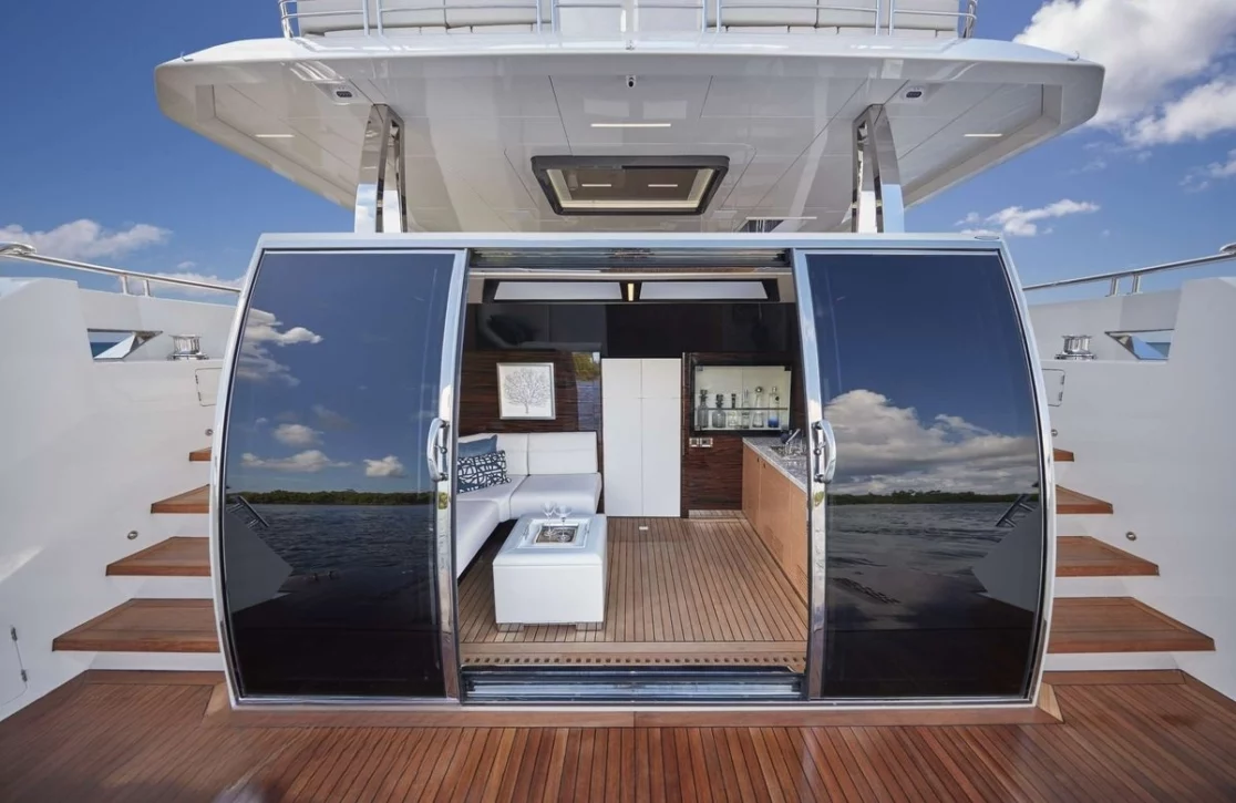 An image of Total yacht