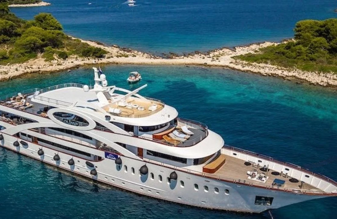 An image of Olimp yacht