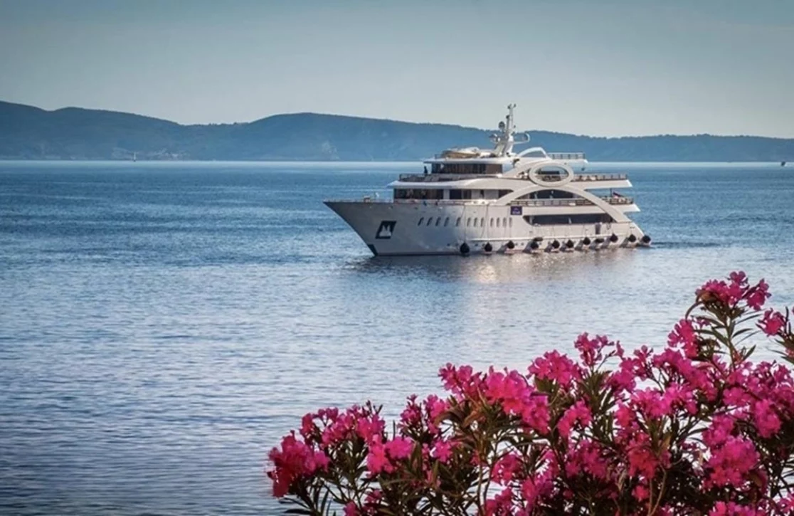 An image of Olimp yacht