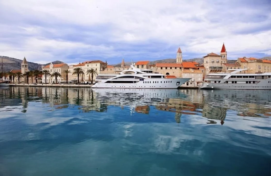 An image of Olimp yacht