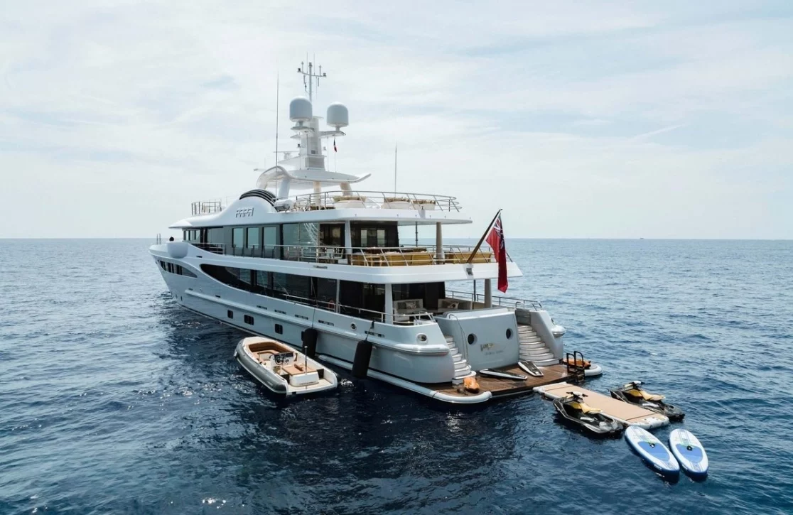 An image of Papa yacht