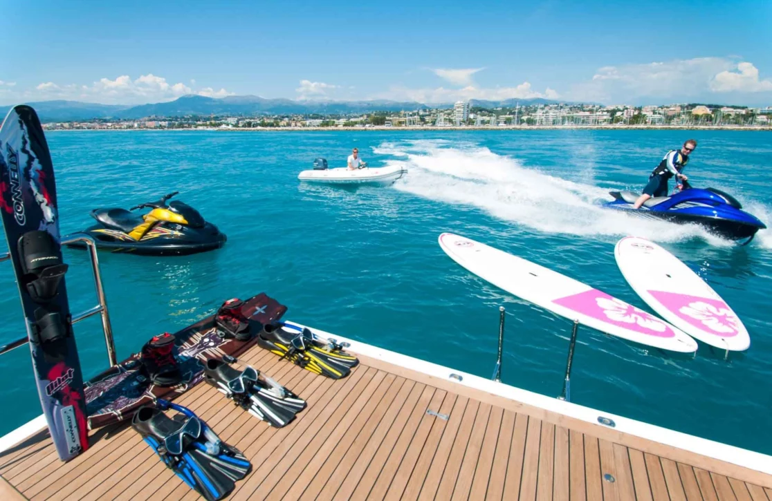 An image of Element yacht